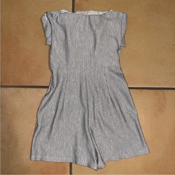 ZARA Basic Stripe Bow Ribbon Black and White Corset
Romper with Side Zipper - Picture 2 of 4